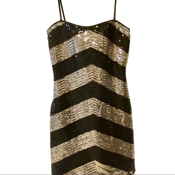 2/20 EUC Sequin Bodycon Stretchy Shiny Chevron Striped Mini Dress Sparkly NYE - Picture 11 of 12